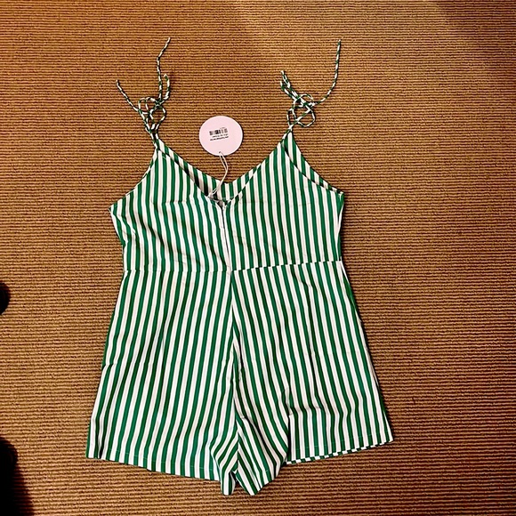 NWT: Green and white striped Princess Polly romper with pockets - Picture 2 of 4